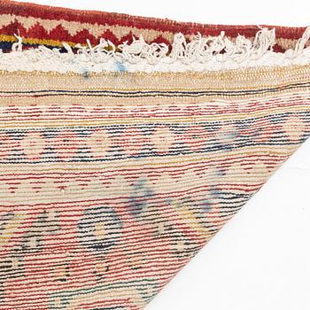 A semi-antique Khersake-Bakthiari carpet, ca 268 x 128-145 cm.