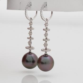 A pair of cultured Tahiti pearl and brilliant cut diamond earrings. Ø 12.5 mm.