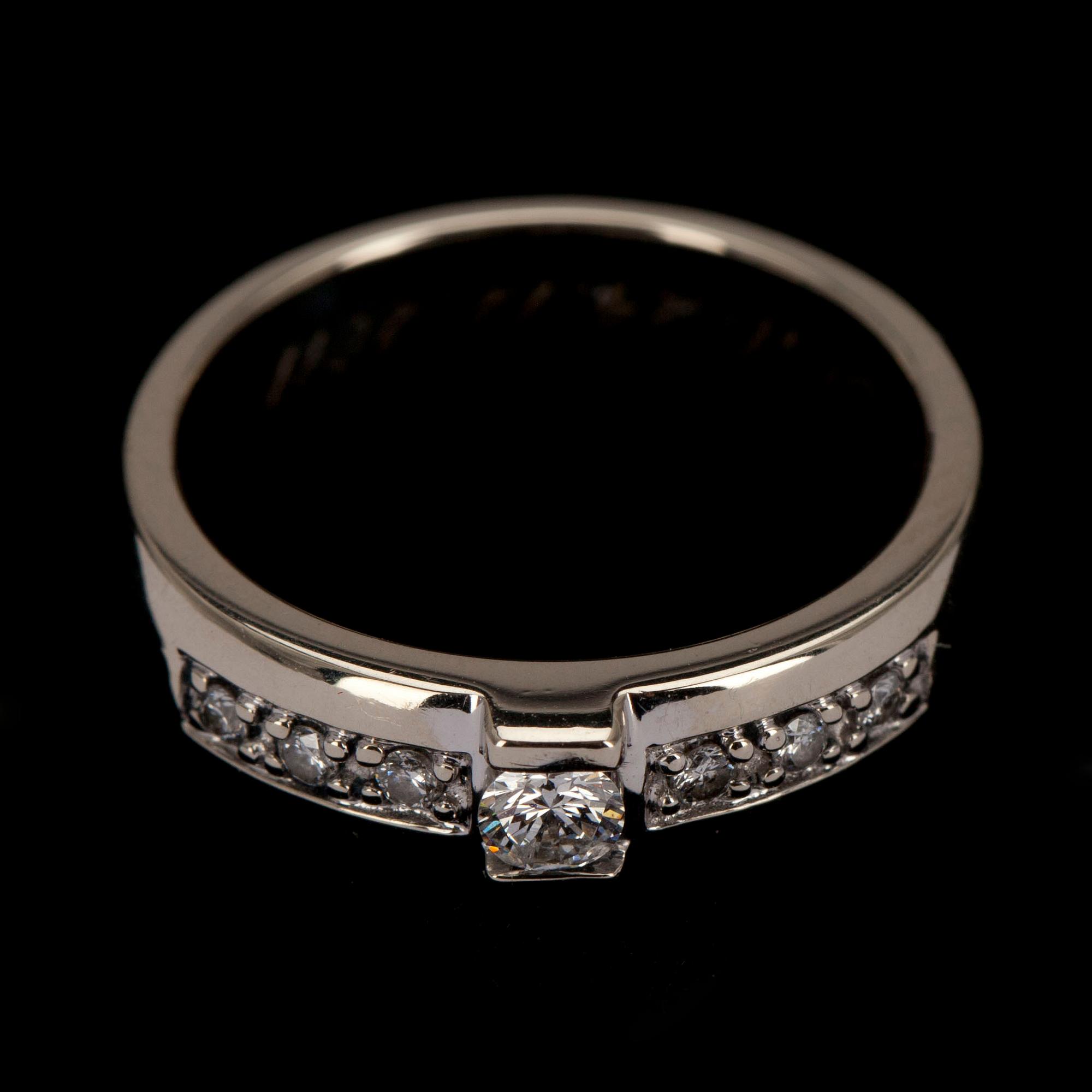 RING, vitguld 14K, diamanter tot. 0,19 ct. Vikt 4,2 g.