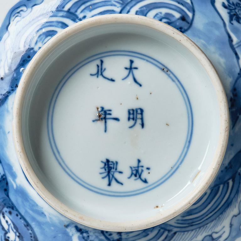 Skål, porslin. Qingdynastin, Kangxi (1662-1722).