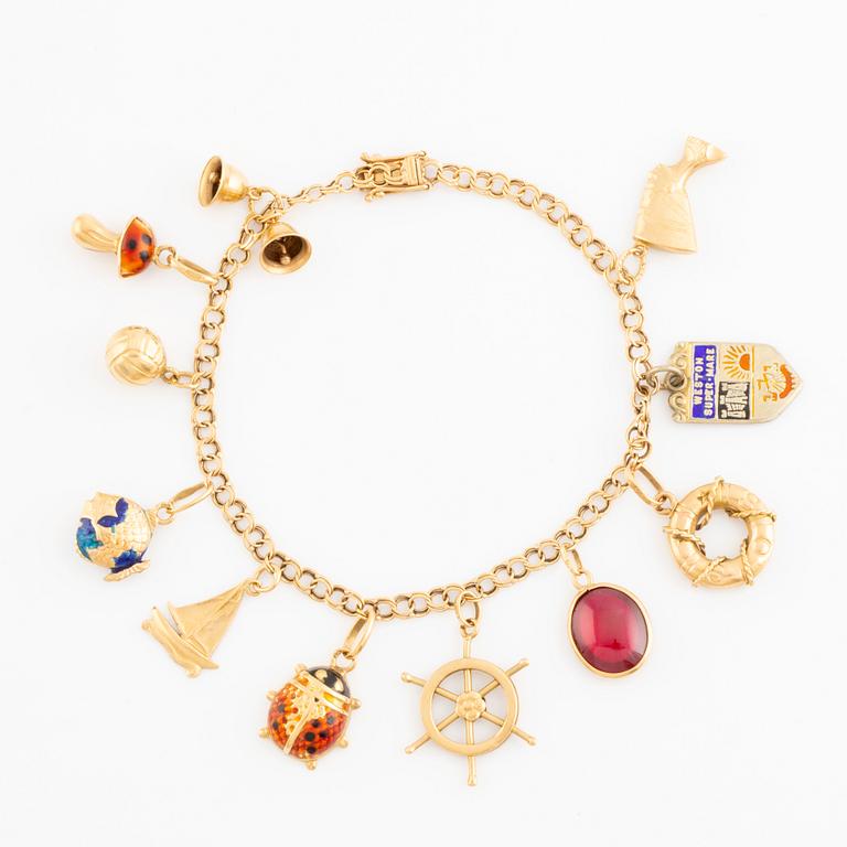 18K gold bracelet.