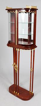 VITRINSKÅP, sekelskiftet 1900..