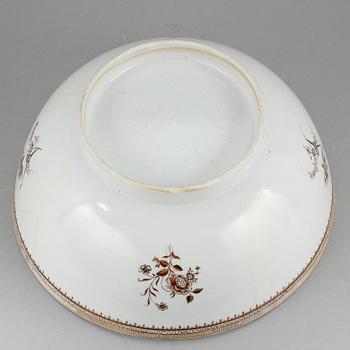 BÅLSKÅL, porslin. Kina, Qianlong (1736-1795).