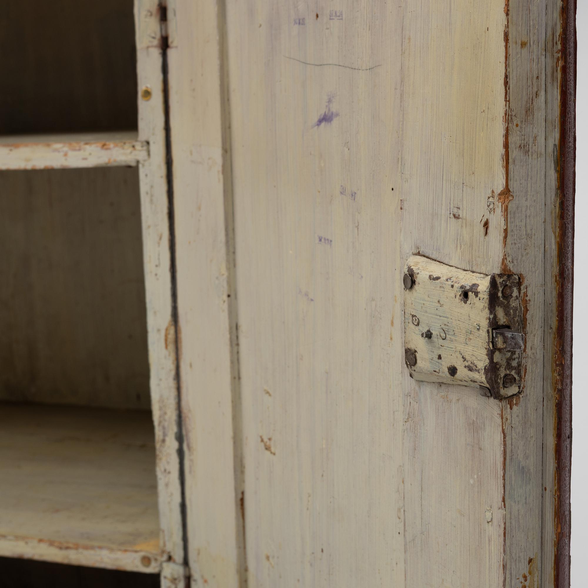 Pine cupboard, folk art, early 19th century.