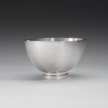 A Per Sköld sterling bowl by C.F. Carlman, Stockholm 1947.