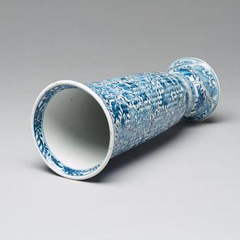 A blue and white vase, Qing dynasty, Kangxi (1662-1722).