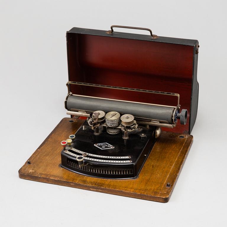 A FROLIO III TYPEWRITER, early 20th century.