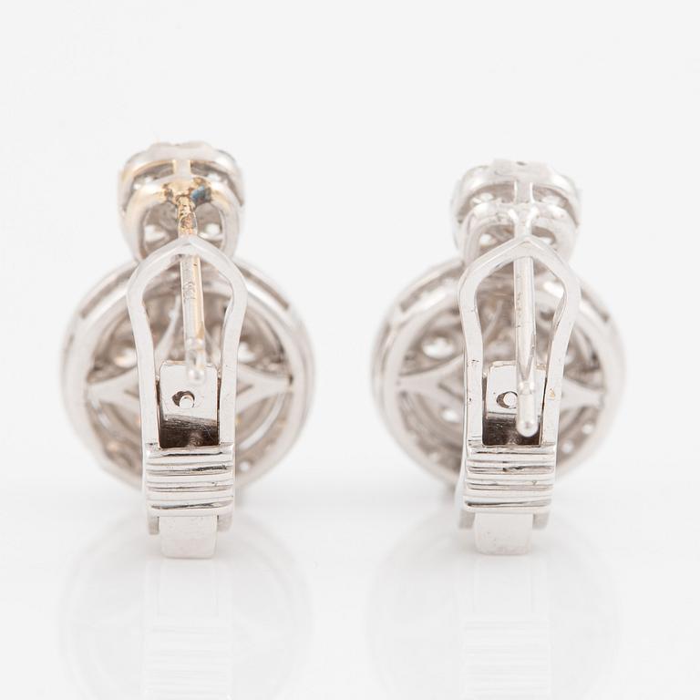 Earrings, 18K white gold set with brilliant-cut diamonds.