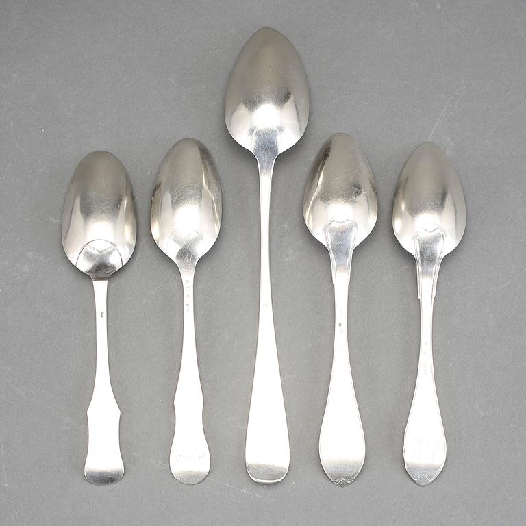 MATSKEDAR, 4 st, samt RAGUSKED, silver, bl.a Erik Ernander, Uppsala, 1792. Total vikt ca 297 gram.