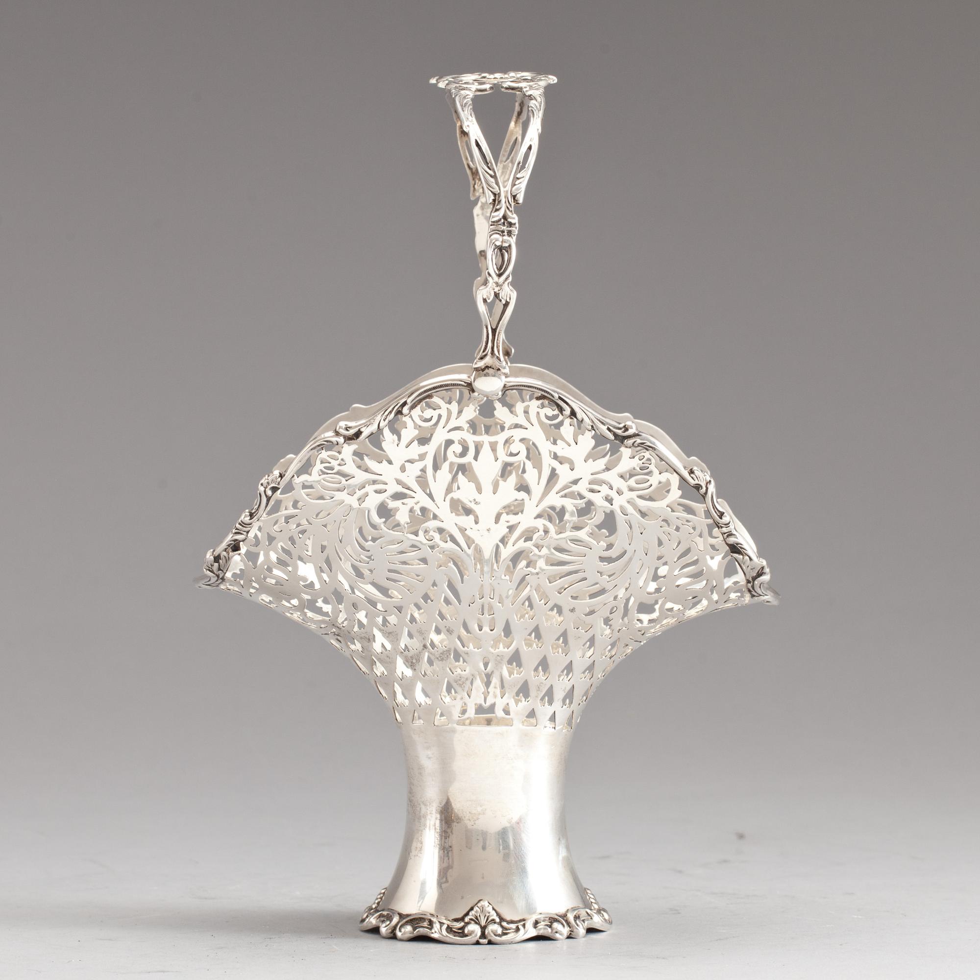 KORG, silver, Henry Matthews, Birmingham, England, 1913. Vikt ca 350 g.