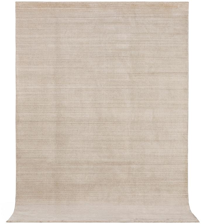 A Lori carpet, c. 301 x 203 cm.