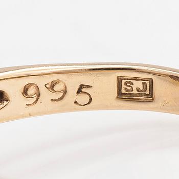 Ring, i form av hjärta, 14K guld, diamanter ca 0.15 ct totalt och rubiner, London 1996.