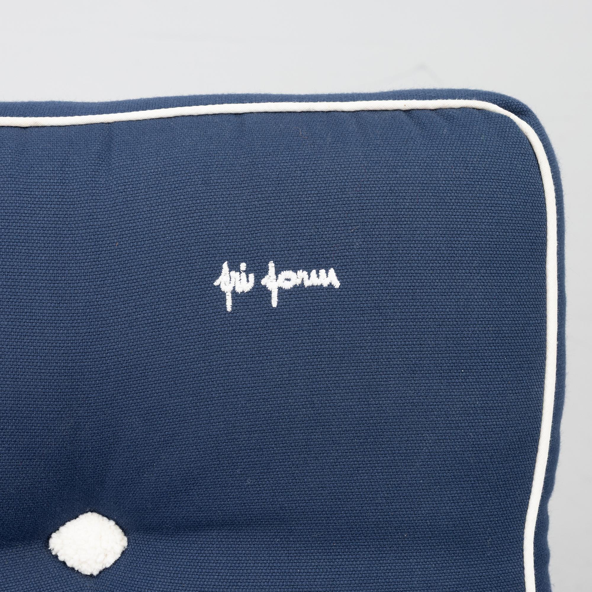 Elsa Stackelberg, Sun loungers, a pair, Fri Form, late 20th Century.