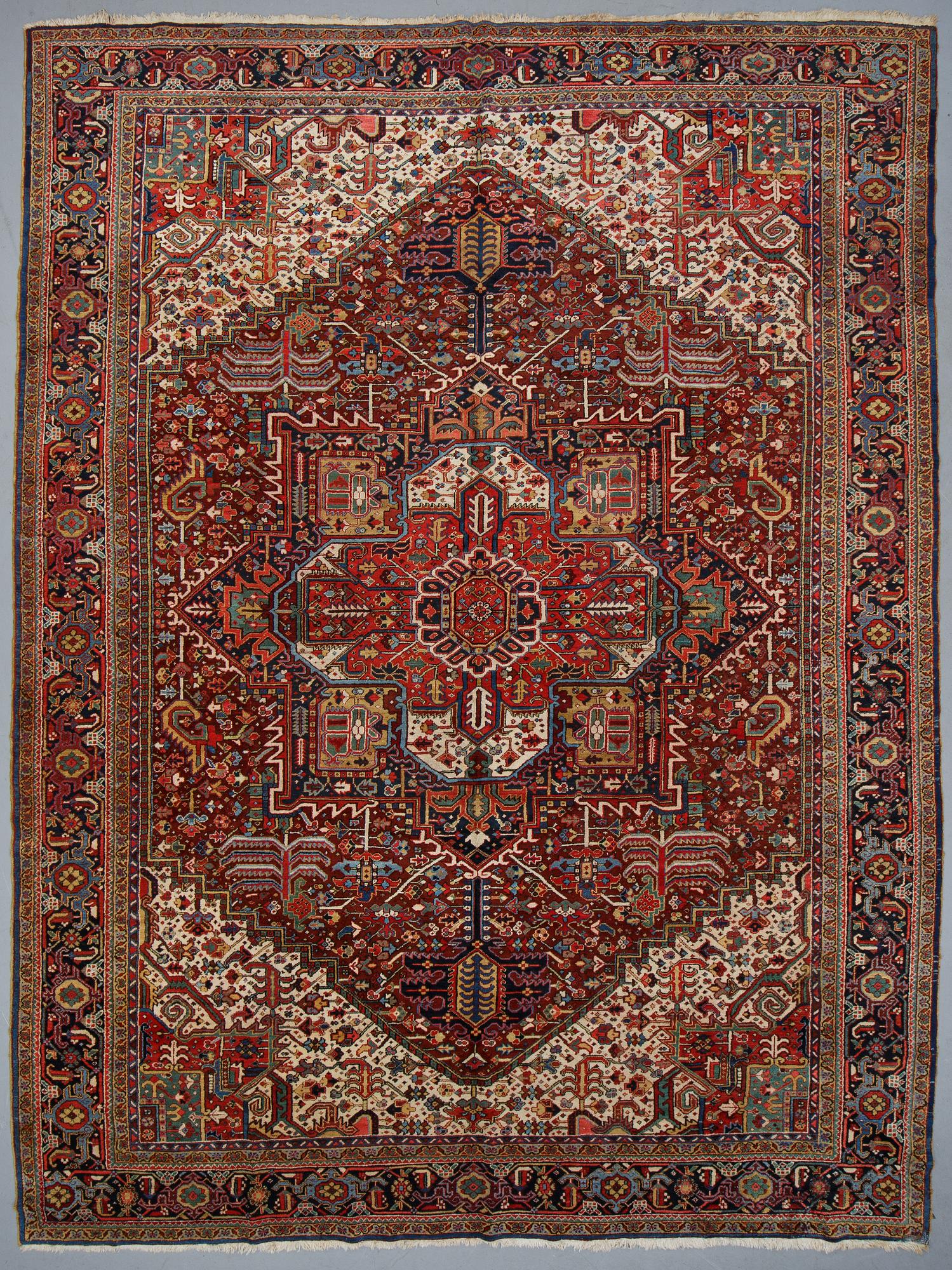 A carpet, semi-antique Heriz 467 x 347 cm.