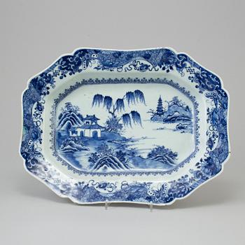 TERRIN med LOCK och FAT, kompaniporslin. Kina, Qingdynastin, Qianlong (1736-95).