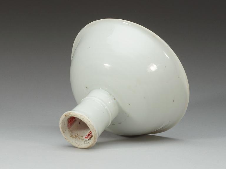 STEMCUP, porslin. Ming dynastin, Wanli (1573-1620).