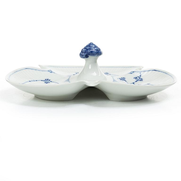 Royal Copenhagen, A 'Blue Fluted Plain' (Musselmalet riflet) porcelain cabaret dish, model 461, 1966.