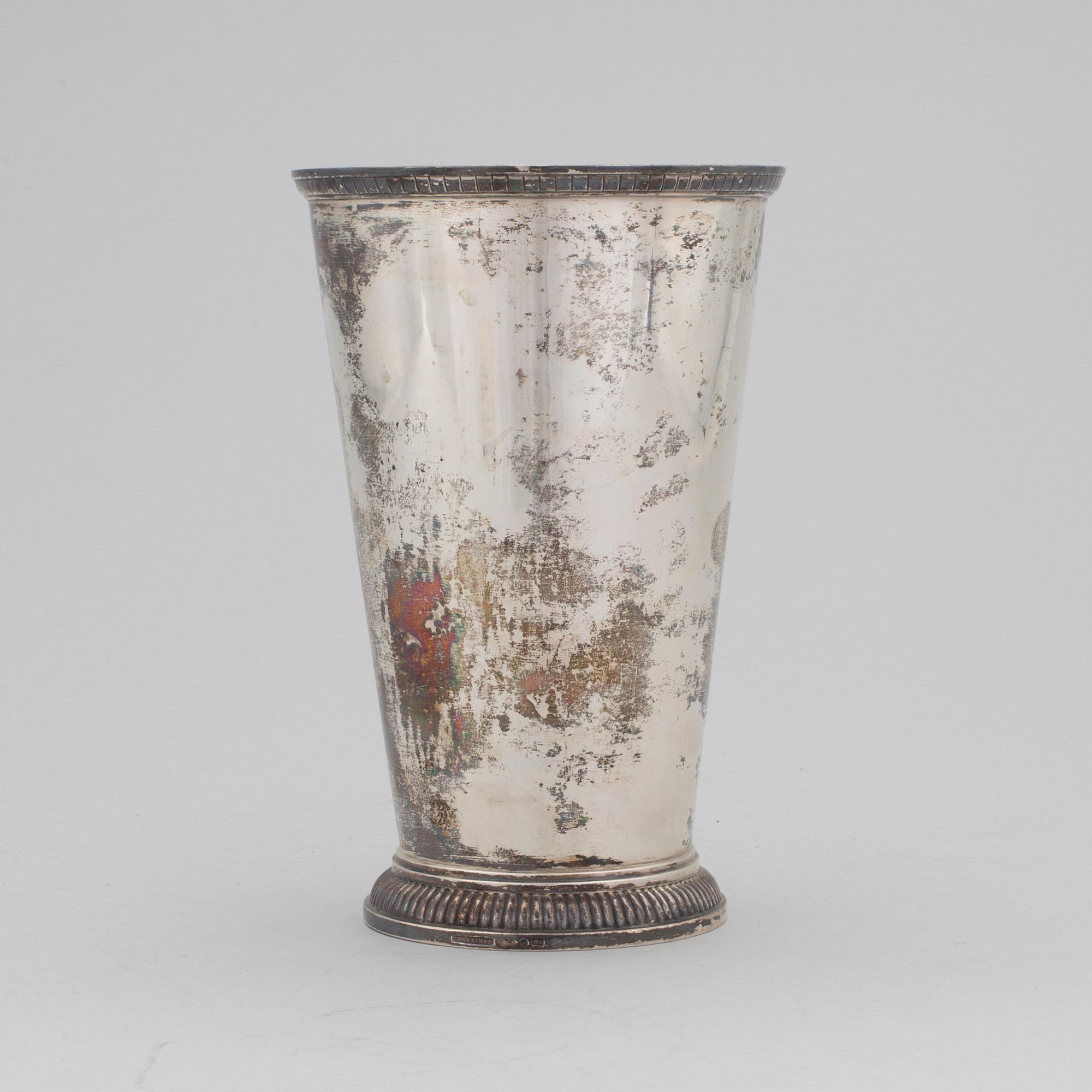 A silver vase by F Carlman, Stockholm, 1938. Total weight ca 424 g.