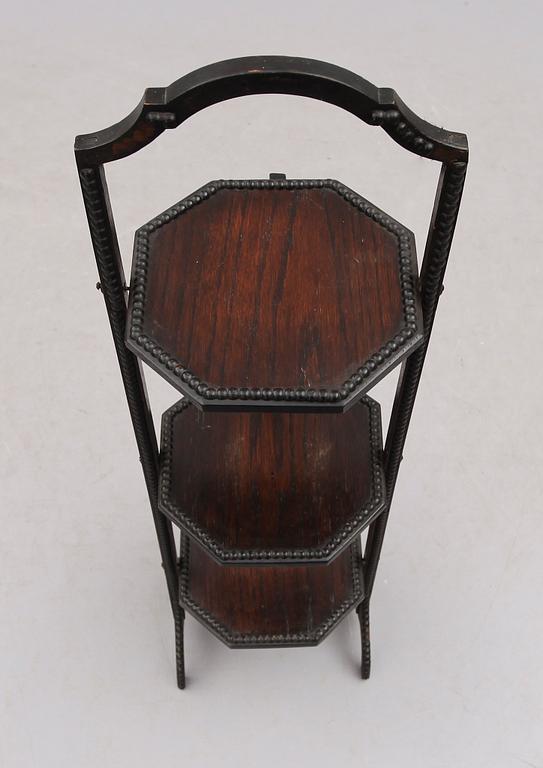 CAKESTAND, England, omkring år 1900.