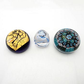 Berit Johansson, paperweights 3 pcs, one signed and dated 2001.