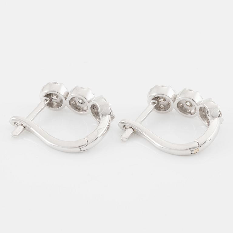 Earrings, 18K white gold set with brilliant-cut diamonds.