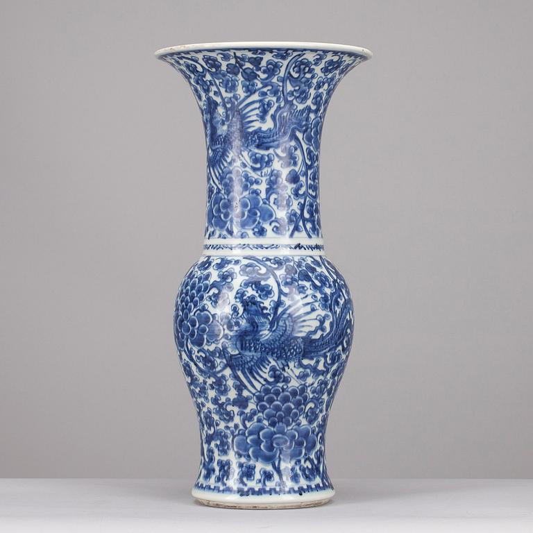 VAS, porslin, Kina, Kangxi-stil, 1800-tal.