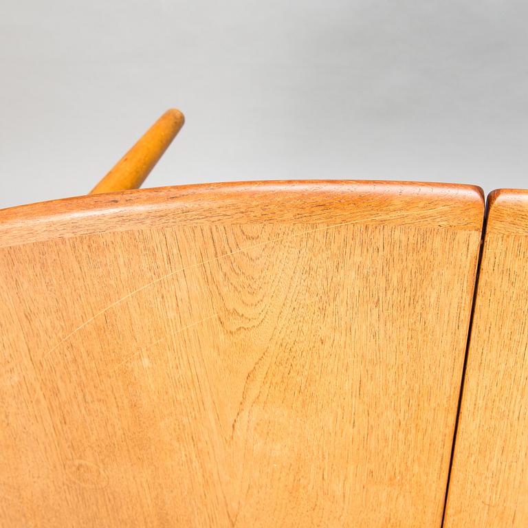 Hans J Wegner, A 1950s dining table model JH 567, Johannes Hansen, Denmark.