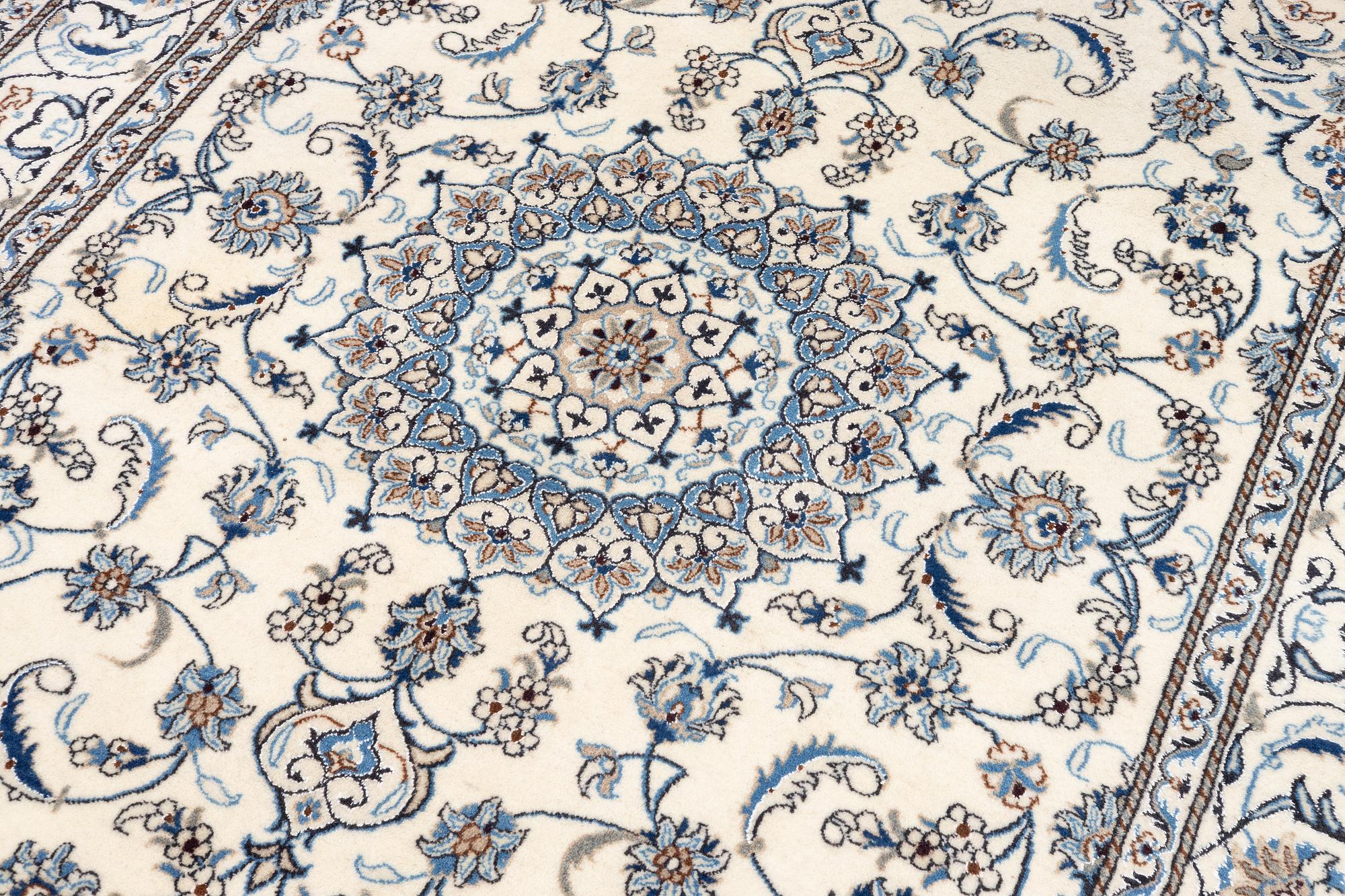 A Nain carpet, c. 275 x 195 cm.