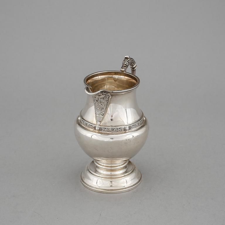 GRÄDDKANNA, silver, Davis Duff & Son, Glasgow, omkring sekelskiftet 1900. Vikt ca 182 gram.