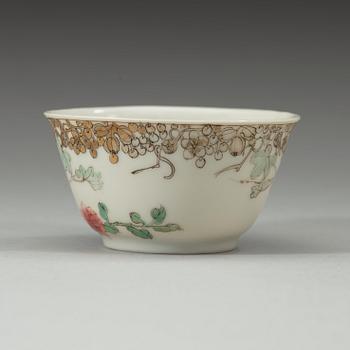 TEKOPP med FAT, kompaniporslin. Qingdynstin, Qianlong (1736-95) circa 1745-60.