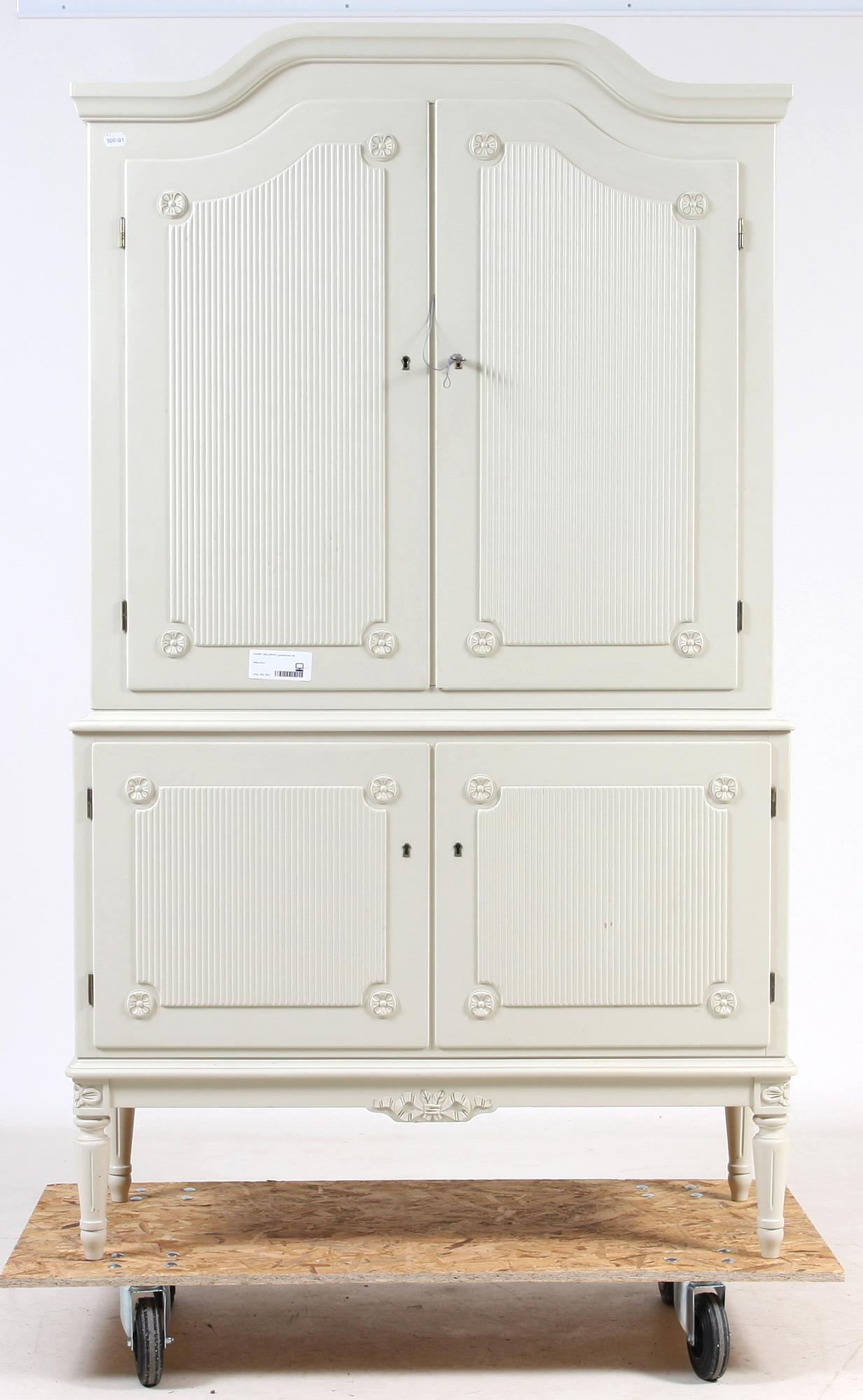 SALSSKÅP, gustaviansk stil, 1900-tal.