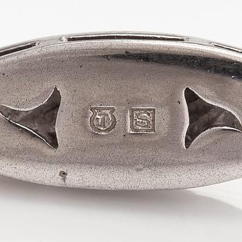 Helminauha, viljellyt helmet, metallilukko.