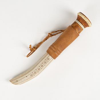 A reindeer horn knife by Per Blind, signed.