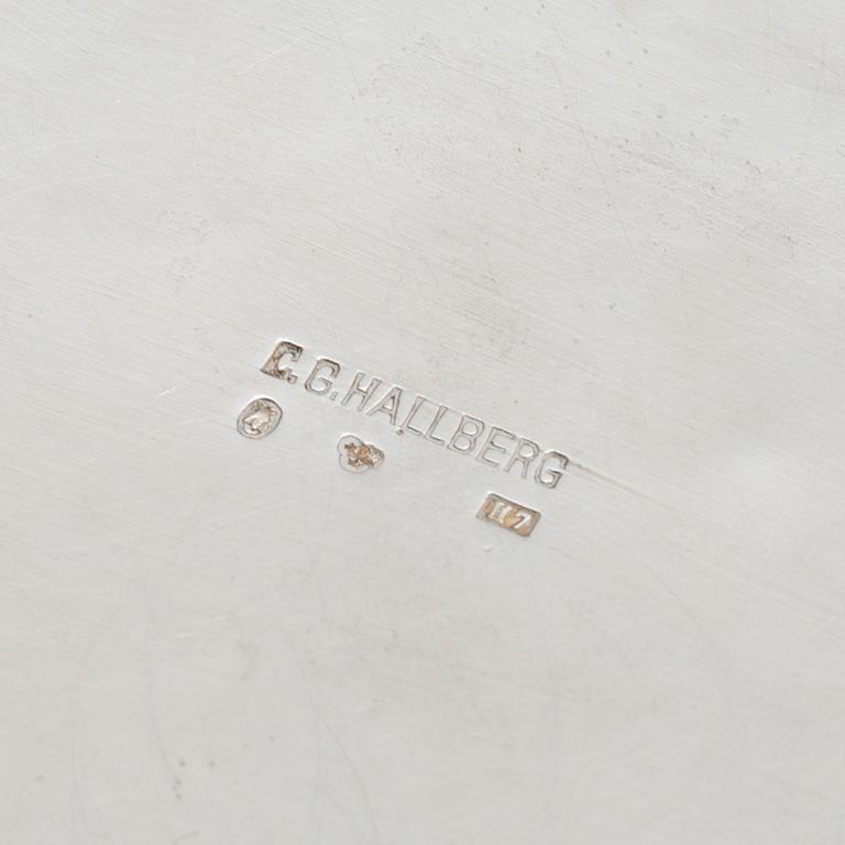 CG HALLBERG, a silver vase, 1910, 456 gram.