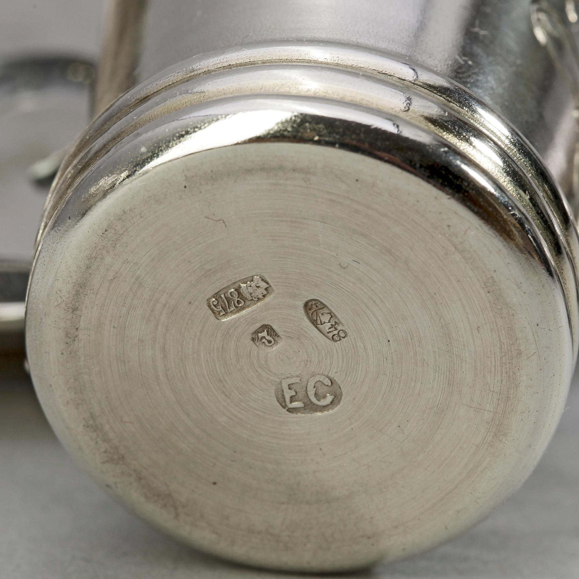 VODKASERVIS, 8 delar, silver, Otydliga mästarstämplar, St Petersburg, 1900-talets första hälft. Totalvikt 528g.