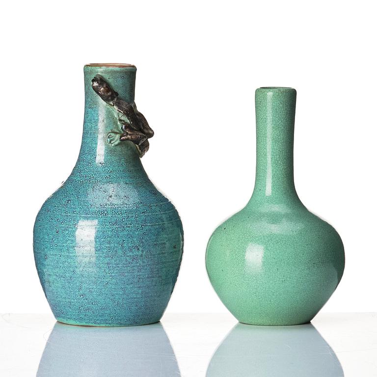 Two small vases, Qing dynasty, 18th/19th century.