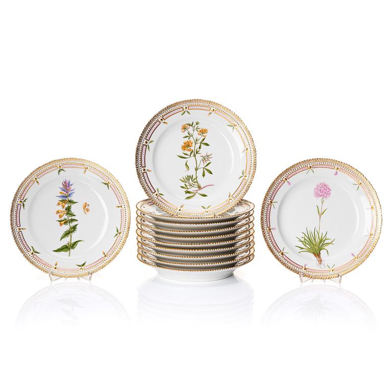 Assietter, 12 stycken, porslin. "Flora Danica", Royal Copenhagen, Danmark, 1900-tal.