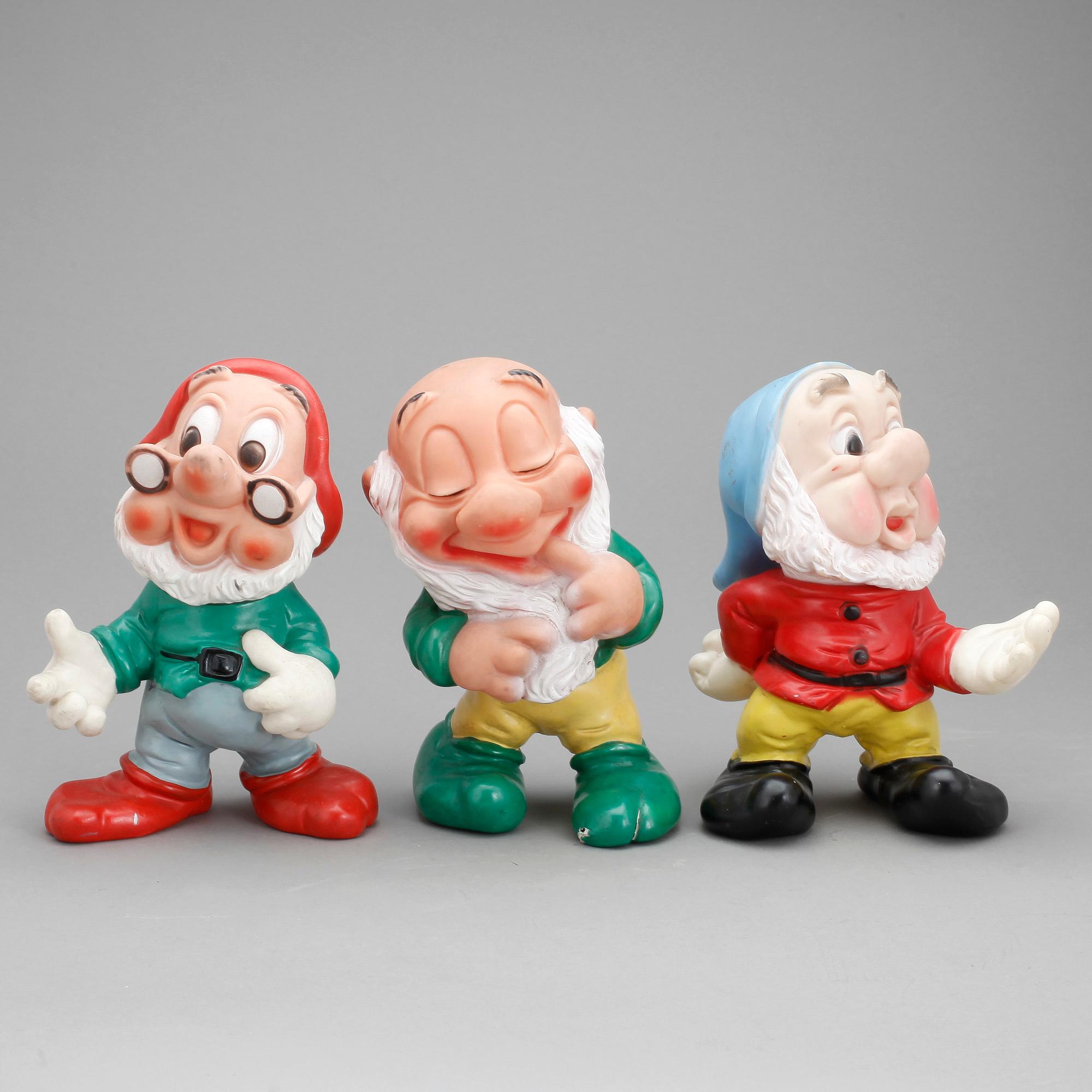 LEKSAKSFIGURER, 3 st, plast, en märkt Walt Disney Productions.