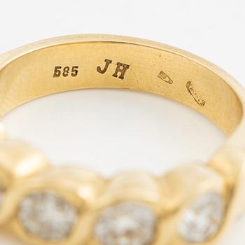 Ring, 14K gold with five brilliant-cut diamonds.