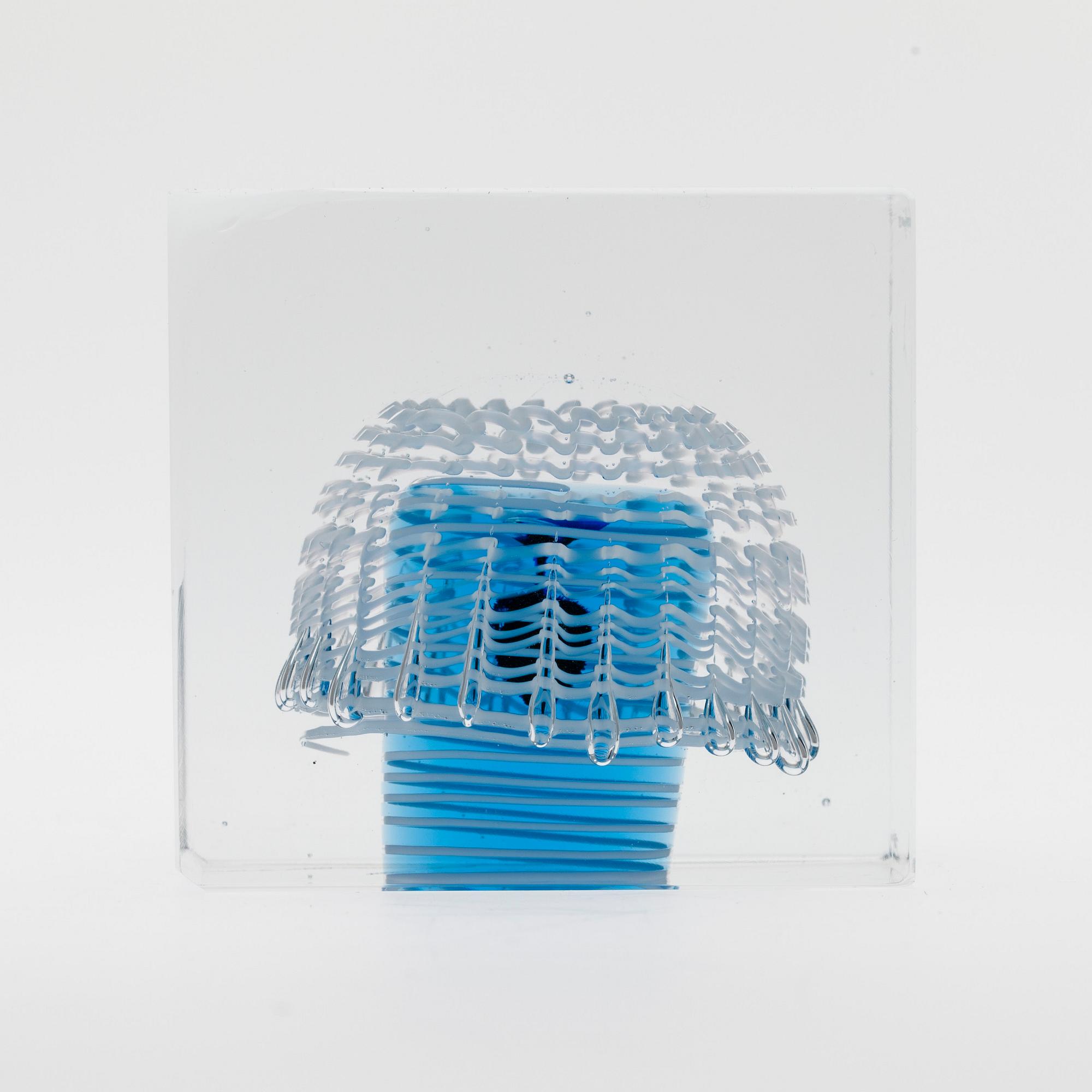 ÅRSKUB, glas, signerad Oiva Toikka, Nuutajärvi 1993, numrerad 589/2000.