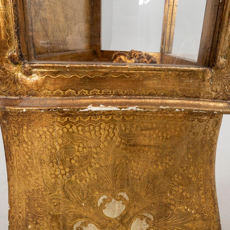 Vitrinskåp Louis XV-stil Italien 1900-talets senare del.