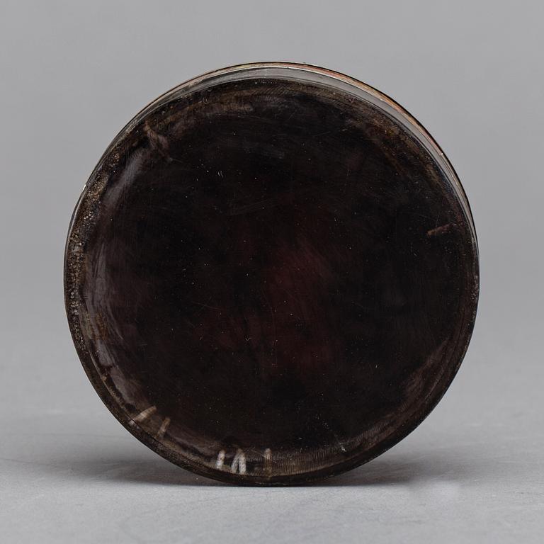 A SNUFF BOX WITH EROTIC SCENE. LATE 18TH CENTURY.