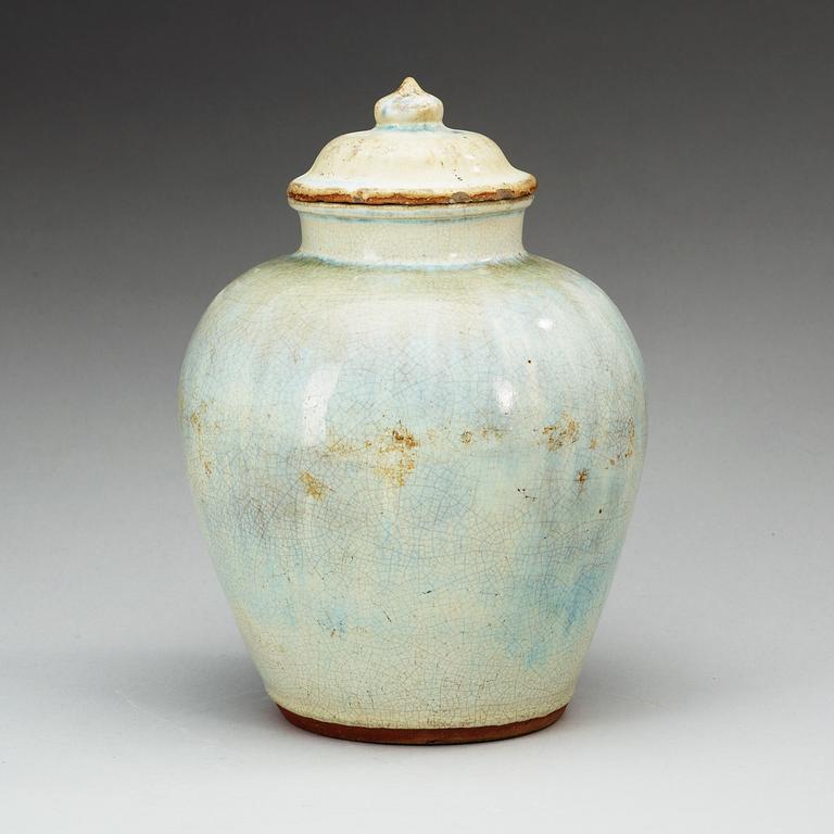 A ge glazed jar with cover, Ming dynasty.