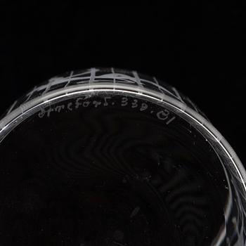 An Edward Hald engraved glass box, Orrefors 1945.