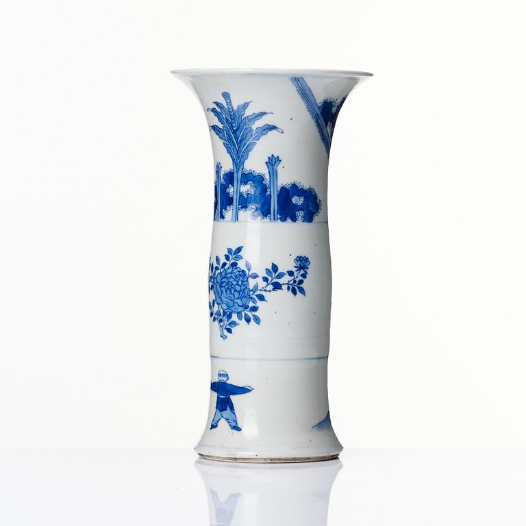 A Chinese blue and white trumpet vase, Qing dynasty, 19th Century.