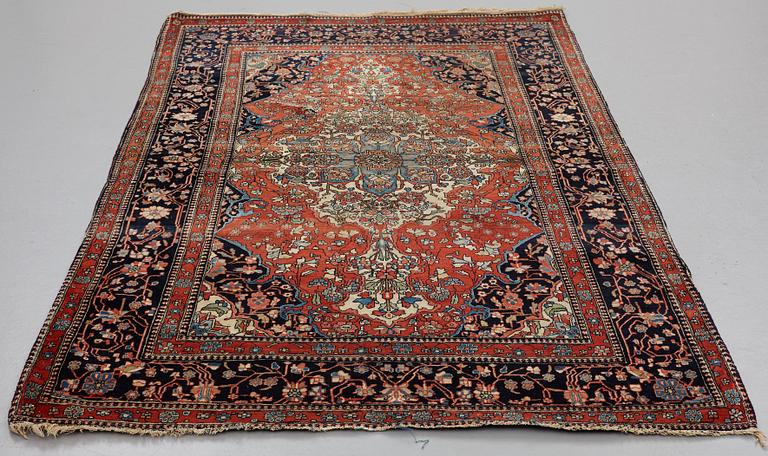 A RUG, a semi-antique Kashan Motachem, ca 217,5 x 134 cm.
