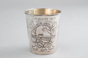 BÄGARE, silver. Otydliga stämplar. Moskva 1740. Höjd 7,5 cm, vikt 74 g.