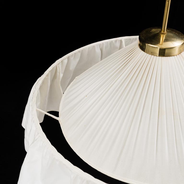 JOSEF FRANK, taklampa, modell 2560, Firma Svenskt Tenn, 1900-talets andra hälft. Höjd ca 30 cm.