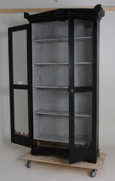 BOKSKÅP, nygotik, 1800-talets mitt.