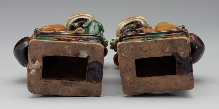 A pair of Buddhist lions, Qing dynasty, Kangxi (1662-1722).